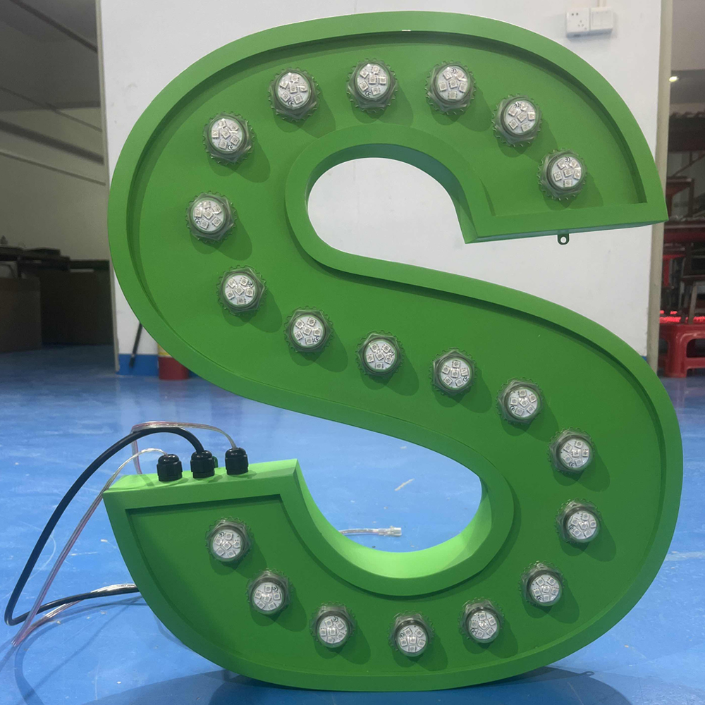 �������ֶ�����ĸ����LED������